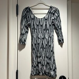 Express Quarter-Sleeve Leaves-Print Jersey Stretch Dress in Size Small